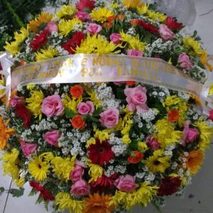 coroa fúnebre colorida